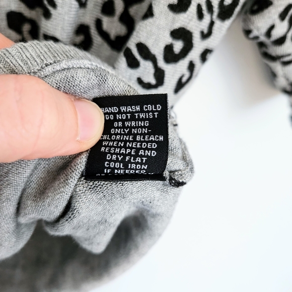 Premise Grey & Leopard Print Dolman Style Half Sleeve V-neck Sweater Top Size S - Picture 2 of 6